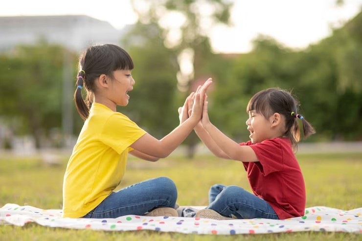 tidur nyenyak anak, mematikan lampu saat tidur, hormon melatonin anak, kualitas tidur anak, tips parenting malam hari, screen time sebelum tidur, anak tidur gelap